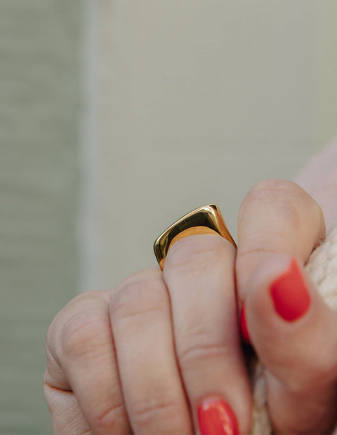 Gold Raised Fluid Ring, Waterproof