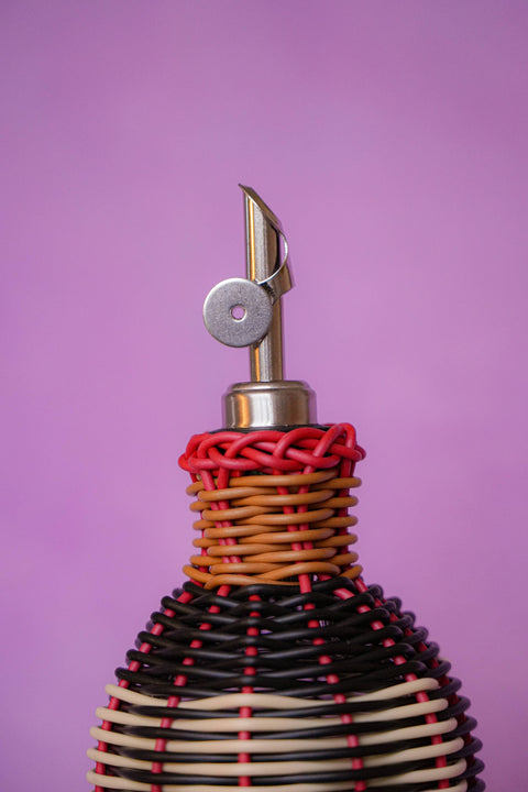 Maegen Oil Pourer - Black/Cream - KOLAB by Makers Quarter