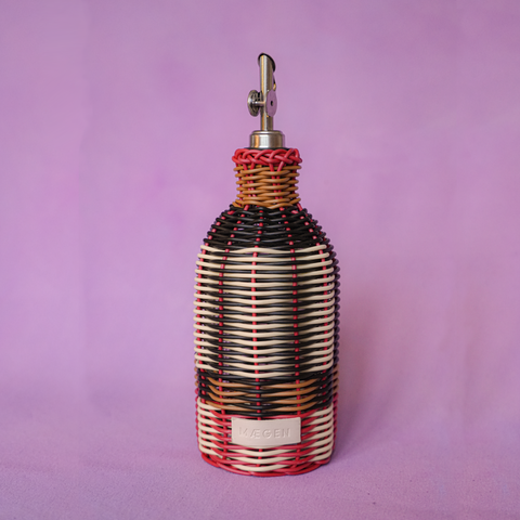 Maegen Oil Pourer - Black/Cream - KOLAB by Makers Quarter
