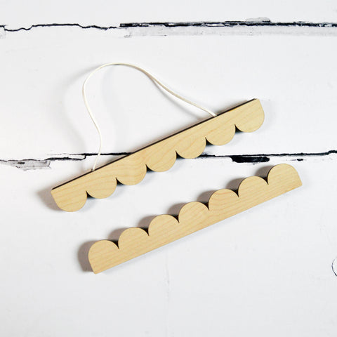 A4 Scalloped Maple Wall Print Hanger